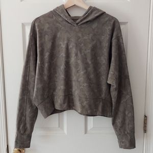 Athleta Oversized Stratum Camo Cropped Farallon Sweatshirt Size Small